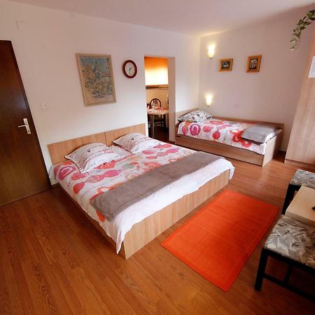Rooms Ribnikar Постойна Екстер'єр фото