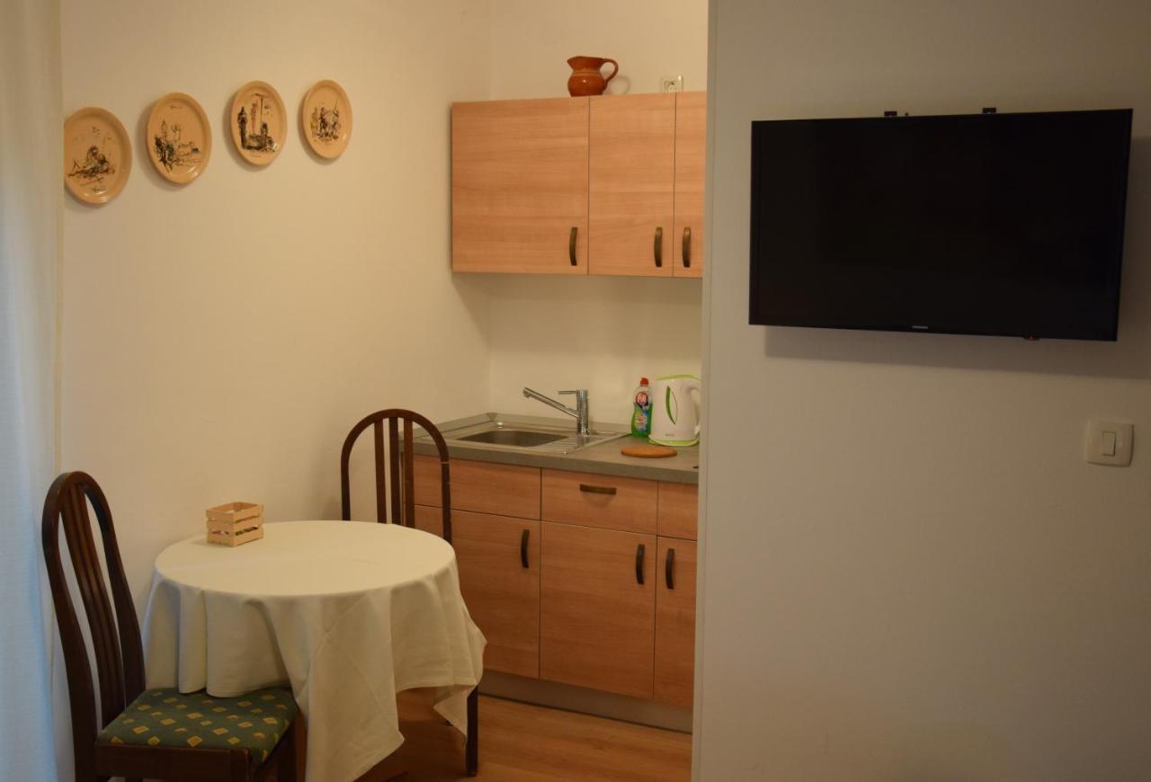 Rooms Ribnikar Постойна Екстер'єр фото