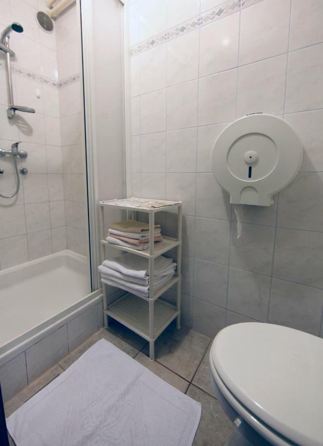 Rooms Ribnikar Постойна Екстер'єр фото