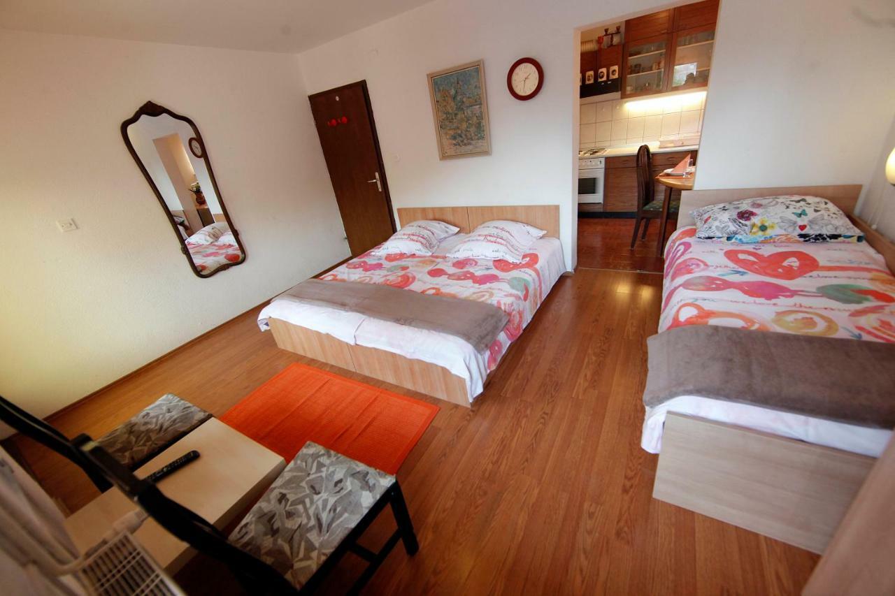 Rooms Ribnikar Постойна Екстер'єр фото